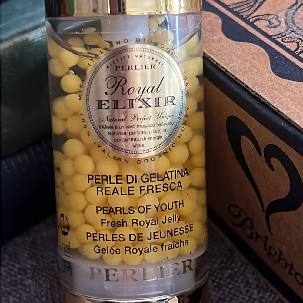 Perlier Pearls of Youth Fresh Royal Jelly Serum